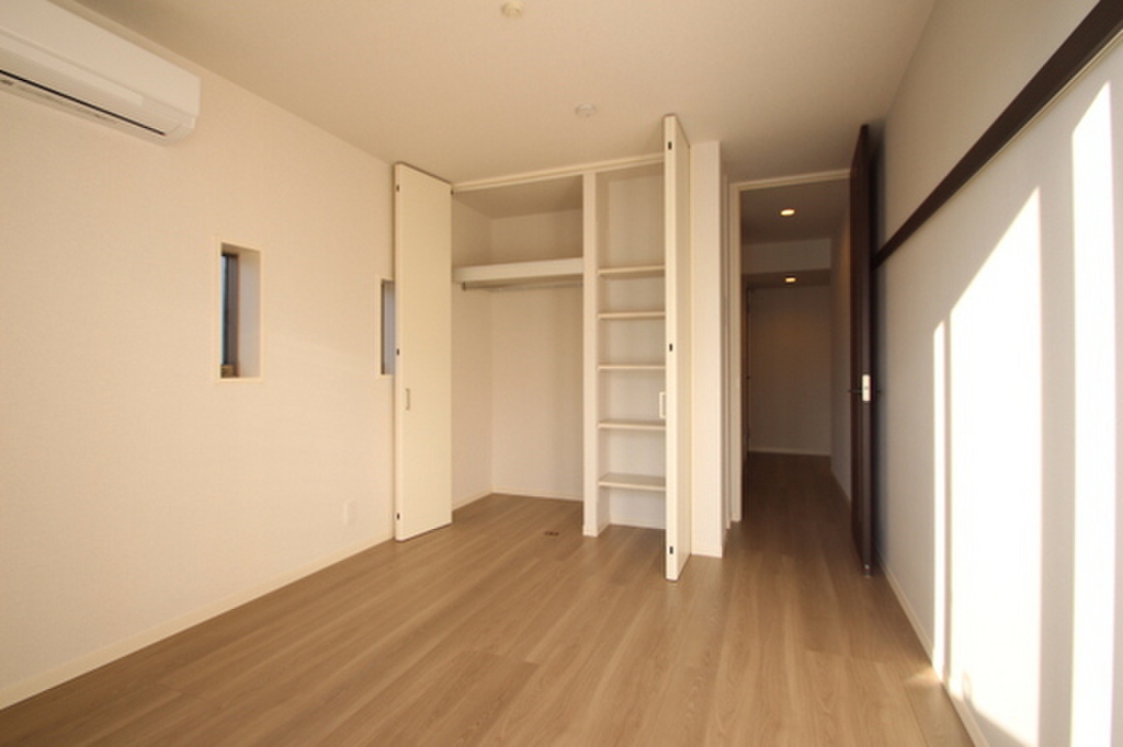 (2/18) 居室・リビング (2/18) 居室・リビング