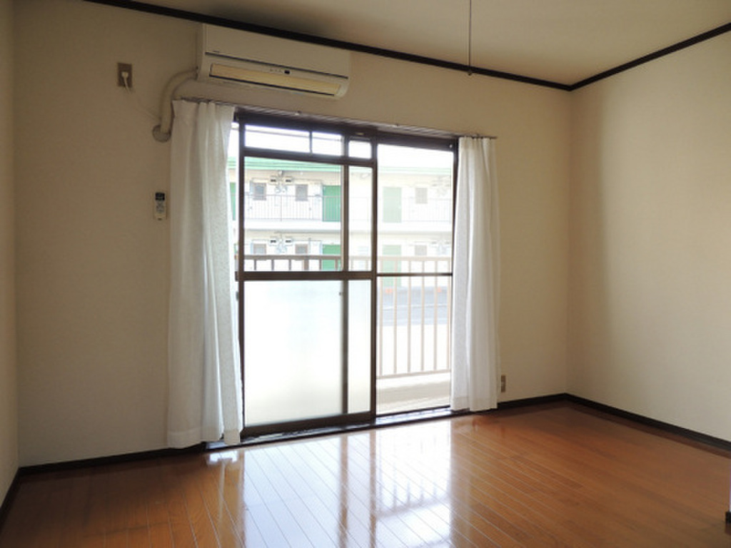 (2/18) 居室・リビング (2/18) 居室・リビング