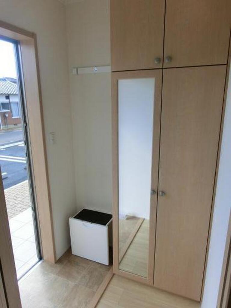 (7/18) 玄関 (7/18) 玄関