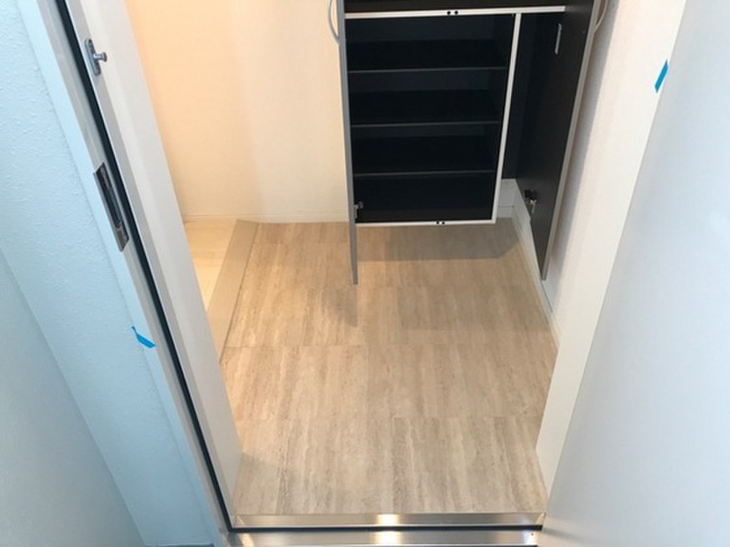 (8/19) 玄関 (8/19) 玄関