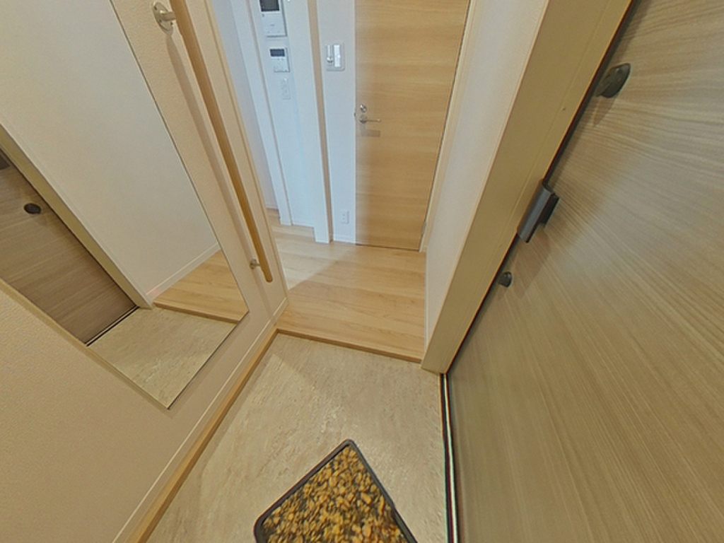 (8/25) 玄関 (8/25) 玄関