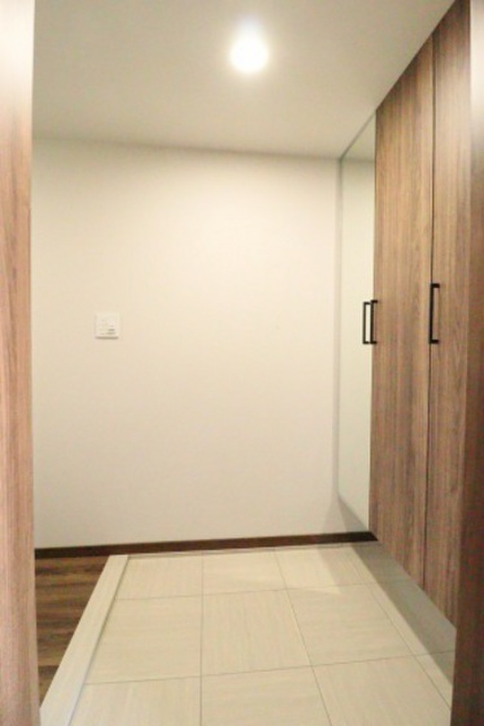 (8/20) 玄関 (8/20) 玄関