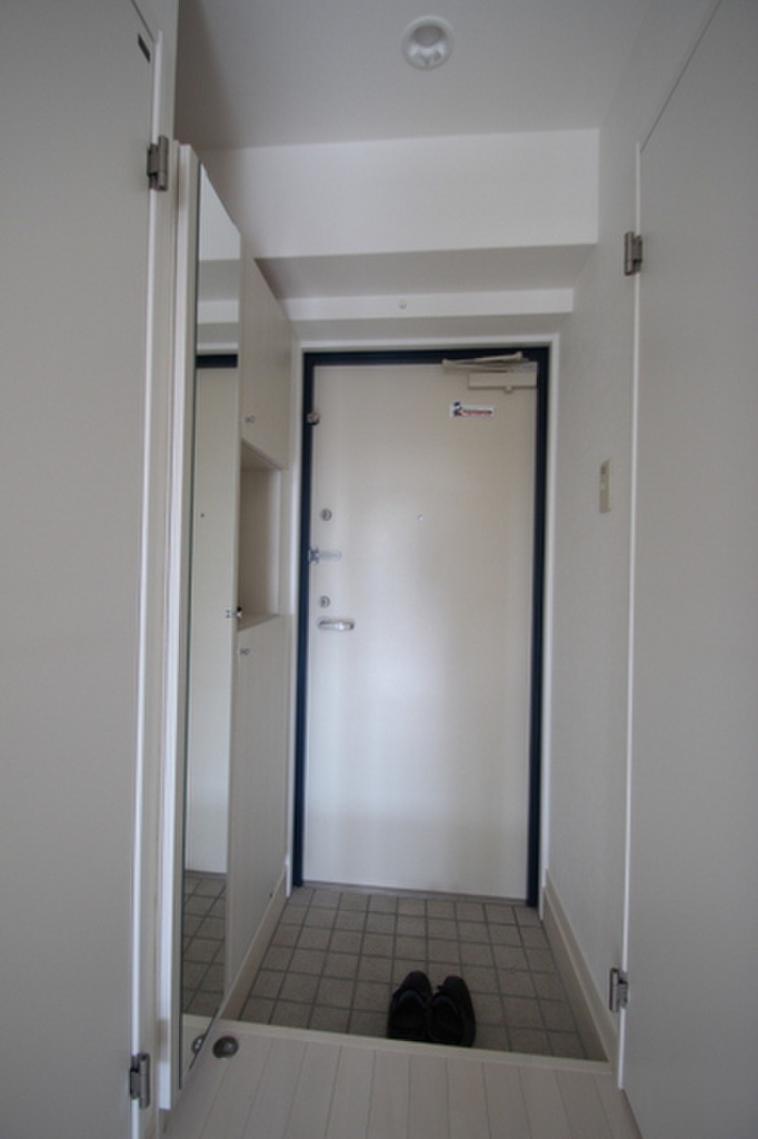 (8/18) 玄関 (8/18) 玄関