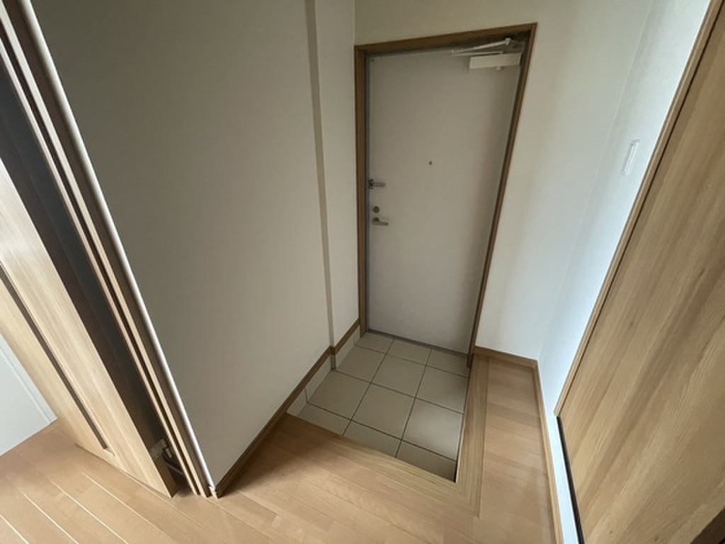 (11/20) 玄関 (11/20) 玄関