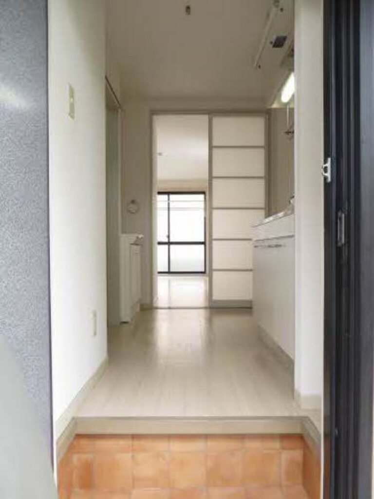 (16/22) 玄関