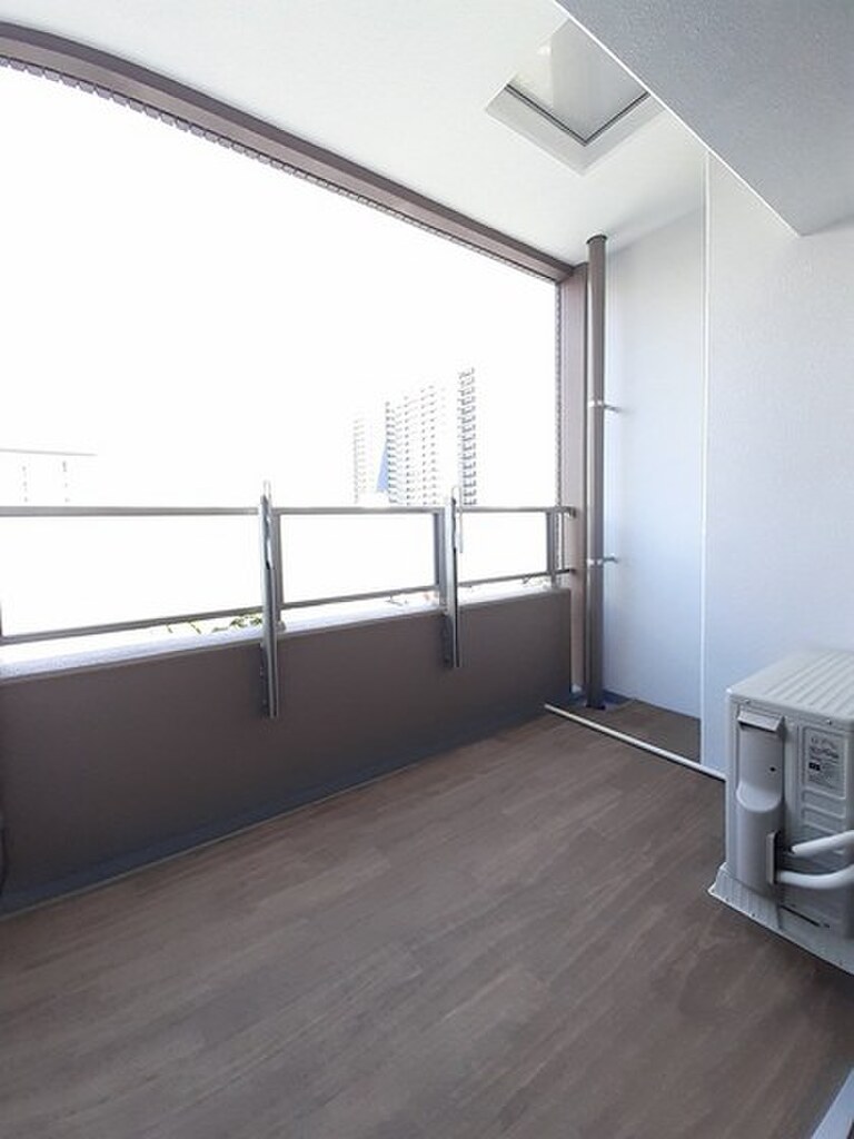 (13/20) バルコニー (13/20) バルコニー