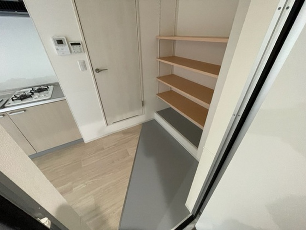 (8/18) 玄関 (8/18) 玄関