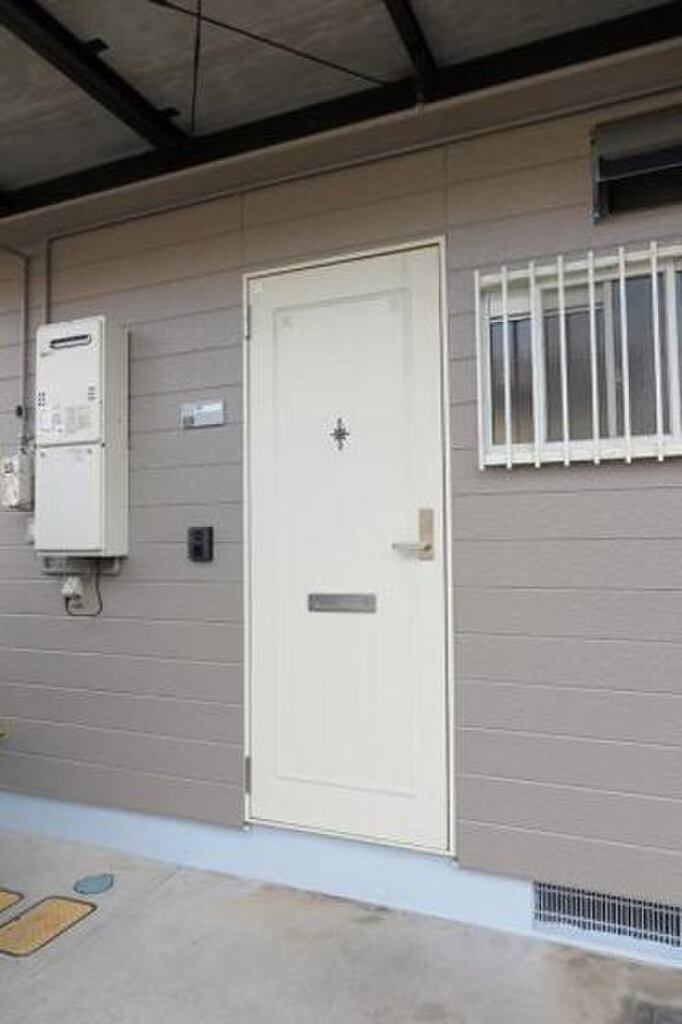 (8/18) 玄関 (8/18) 玄関