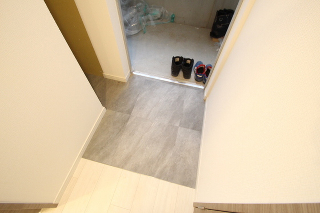 (13/18) 玄関 (13/18) 玄関