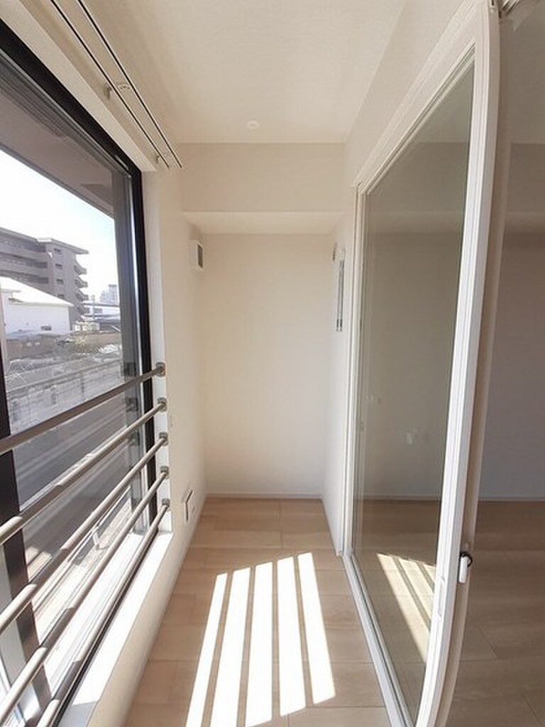 (13/18) バルコニー (13/18) バルコニー