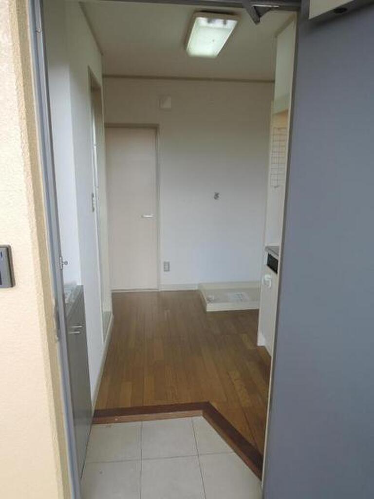 (8/18) 玄関 (8/18) 玄関