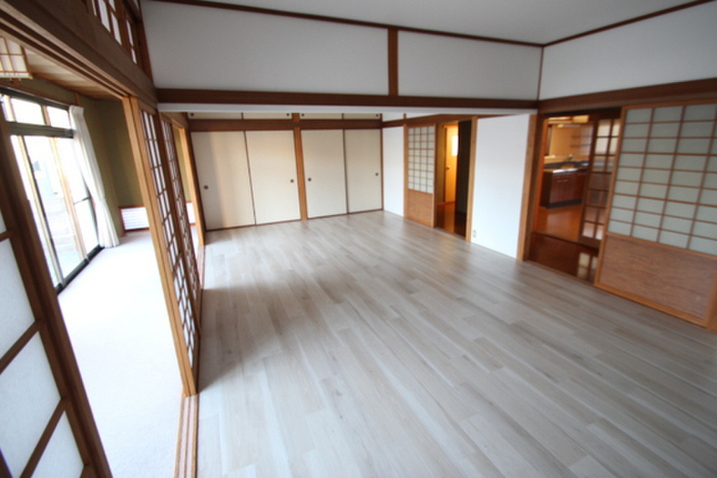 (2/18) 居室・リビング (2/18) 居室・リビング