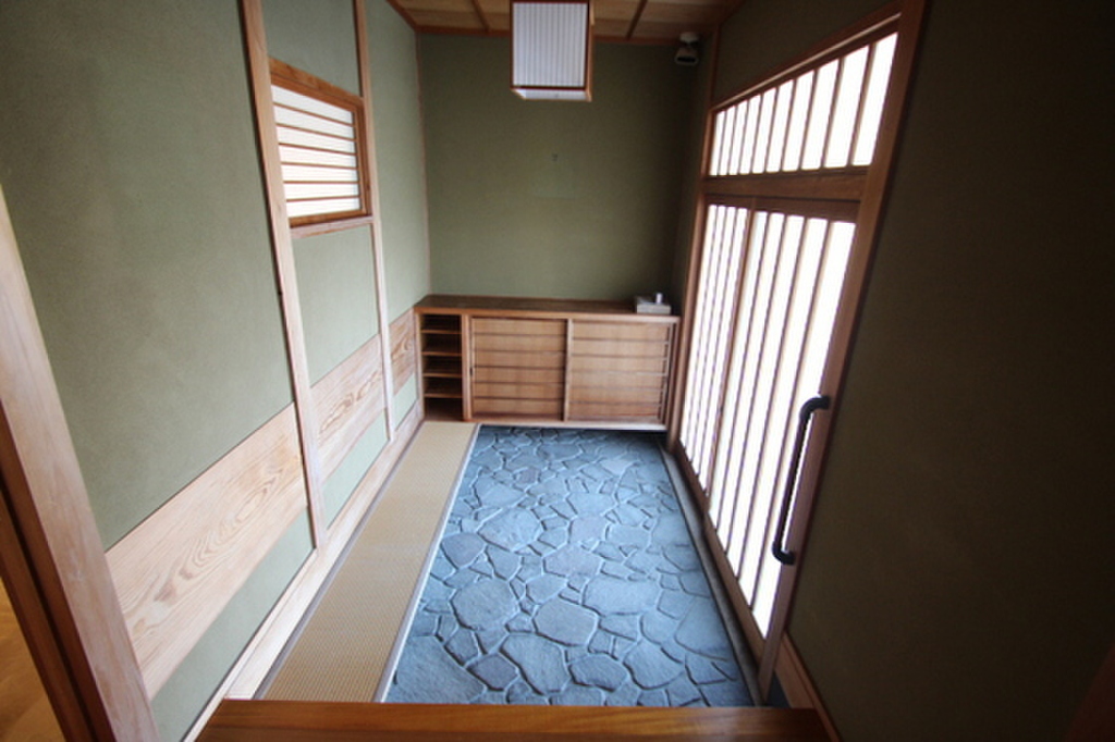 (7/18) 玄関 (7/18) 玄関