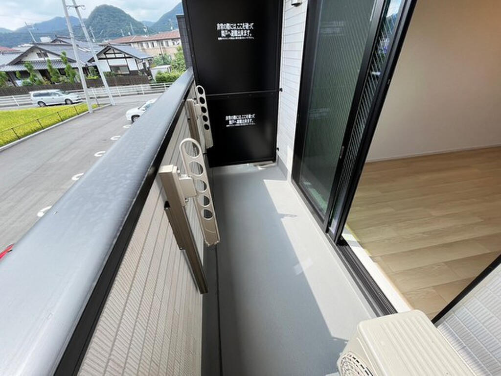 (2/25) バルコニー (2/25) バルコニー