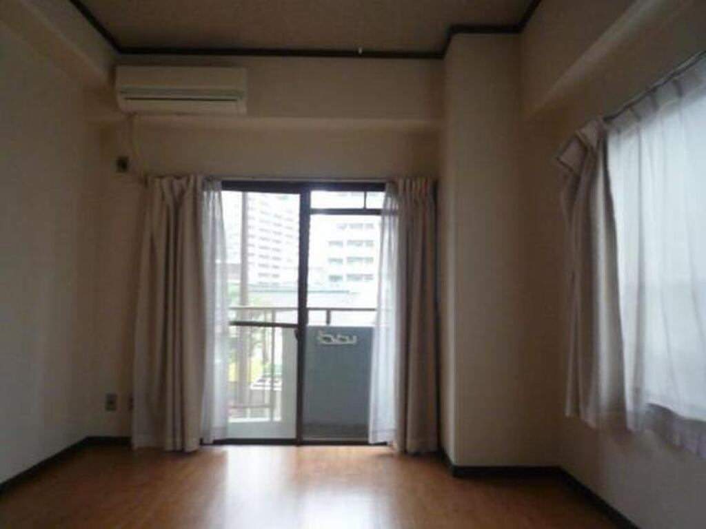 (2/16) 居室・リビング (2/16) 居室・リビング