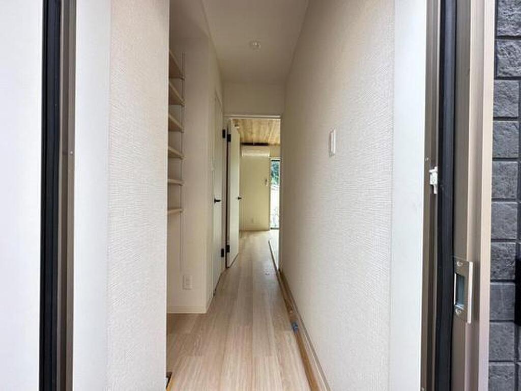 (8/20) 玄関 (8/20) 玄関