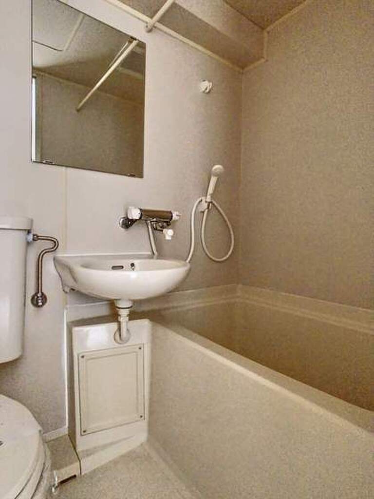 (18/25) バス (18/25) バス