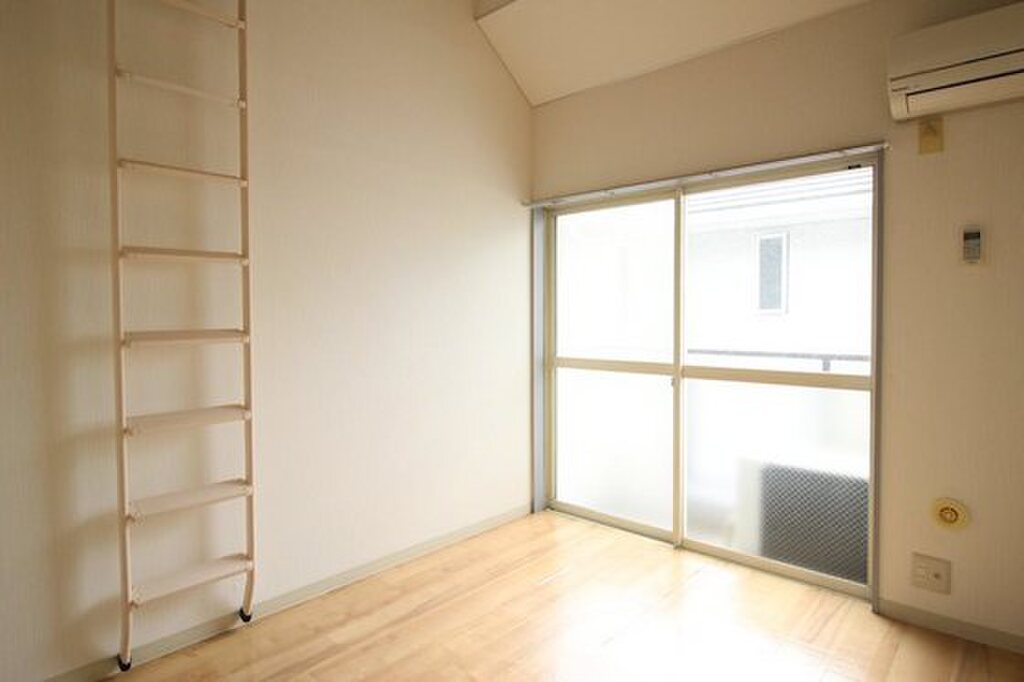 (2/18) 居室・リビング (2/18) 居室・リビング