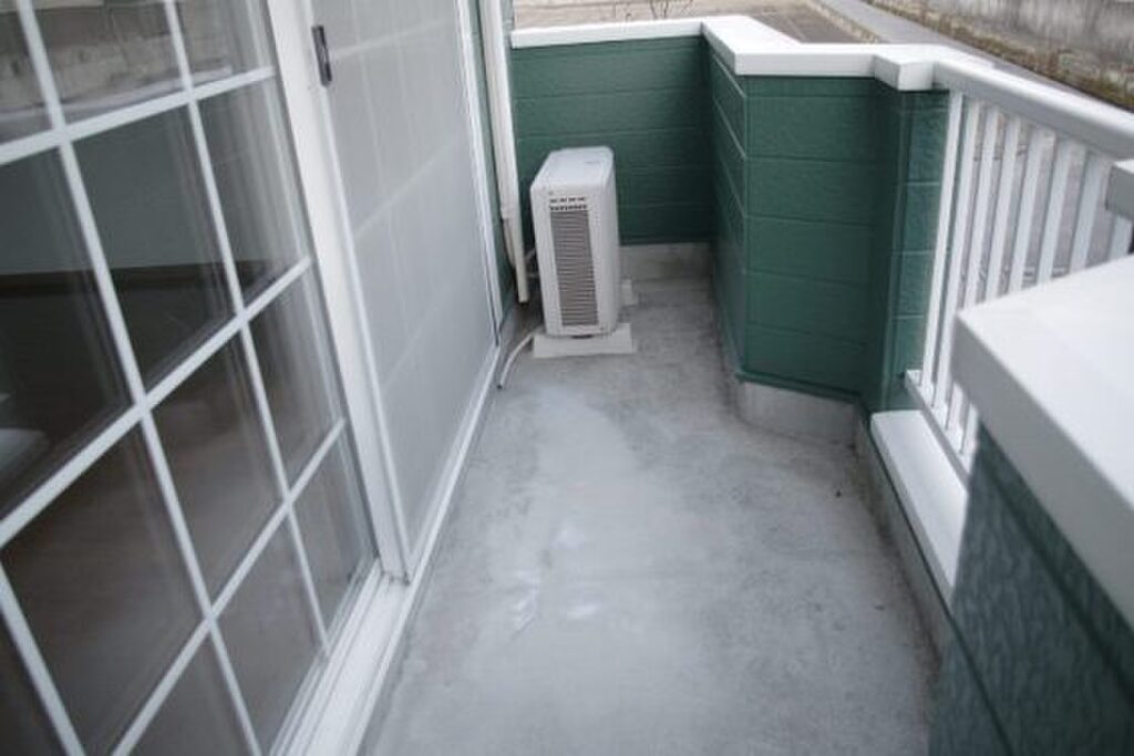 (13/21) バルコニー