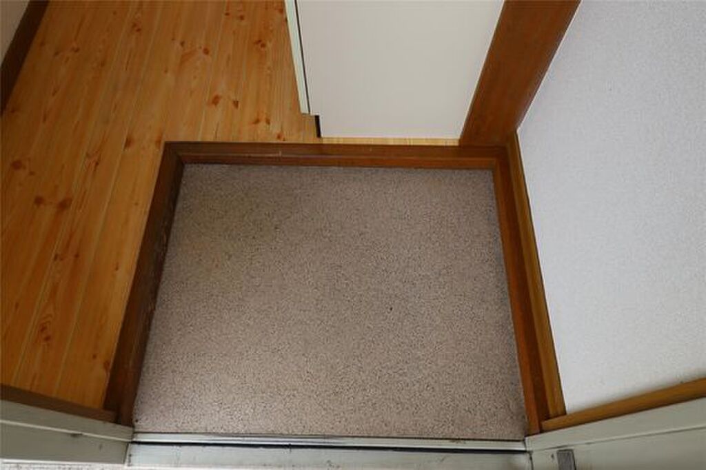 (8/12) 玄関 (8/12) 玄関