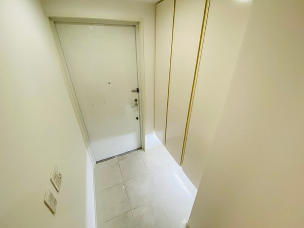 (8/21) 玄関 (8/21) 玄関