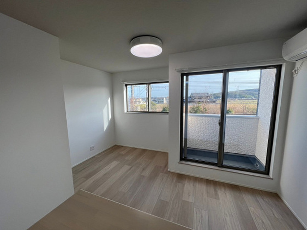 (2/24) 居室・リビング (2/24) 居室・リビング