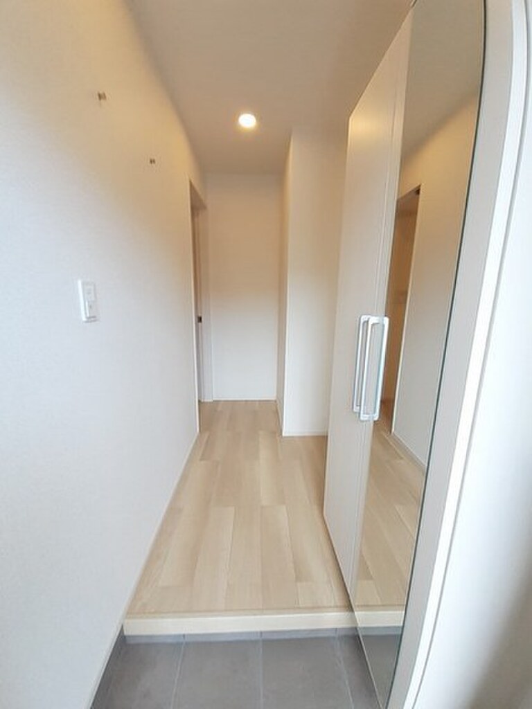 (9/19) 玄関 (9/19) 玄関