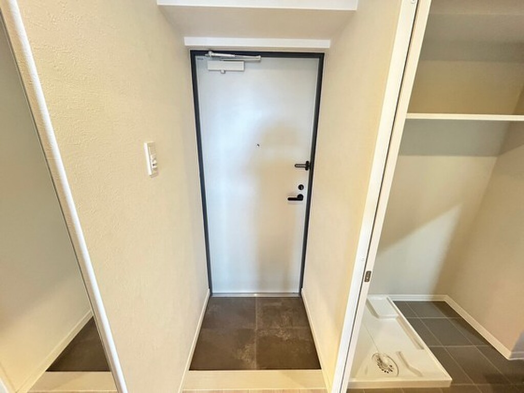 (8/21) 玄関 (8/21) 玄関