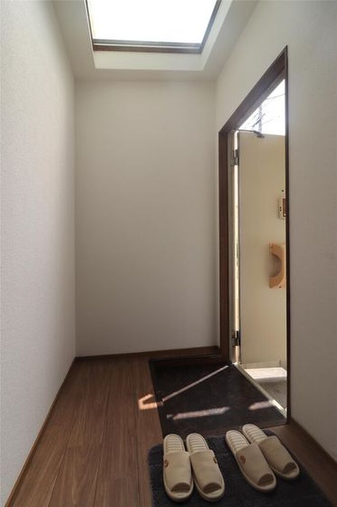 (8/13) 玄関 (8/13) 玄関