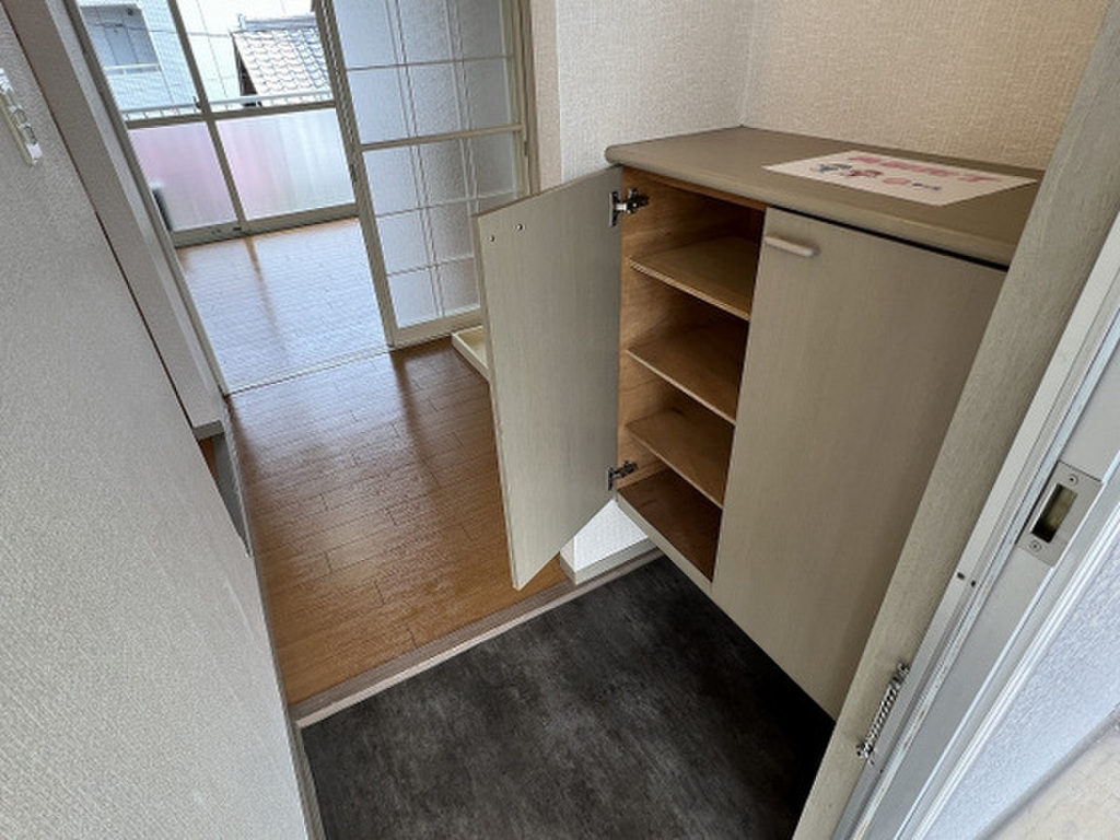 (9/18) 玄関 (9/18) 玄関