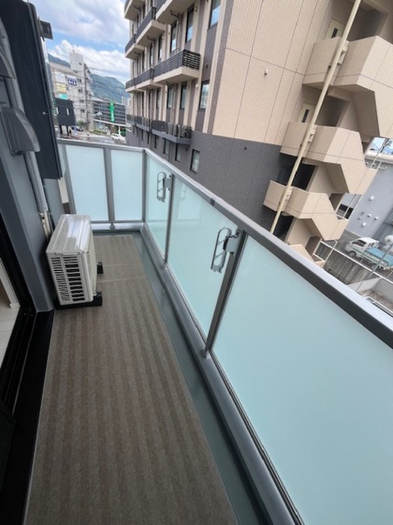 (13/24) バルコニー