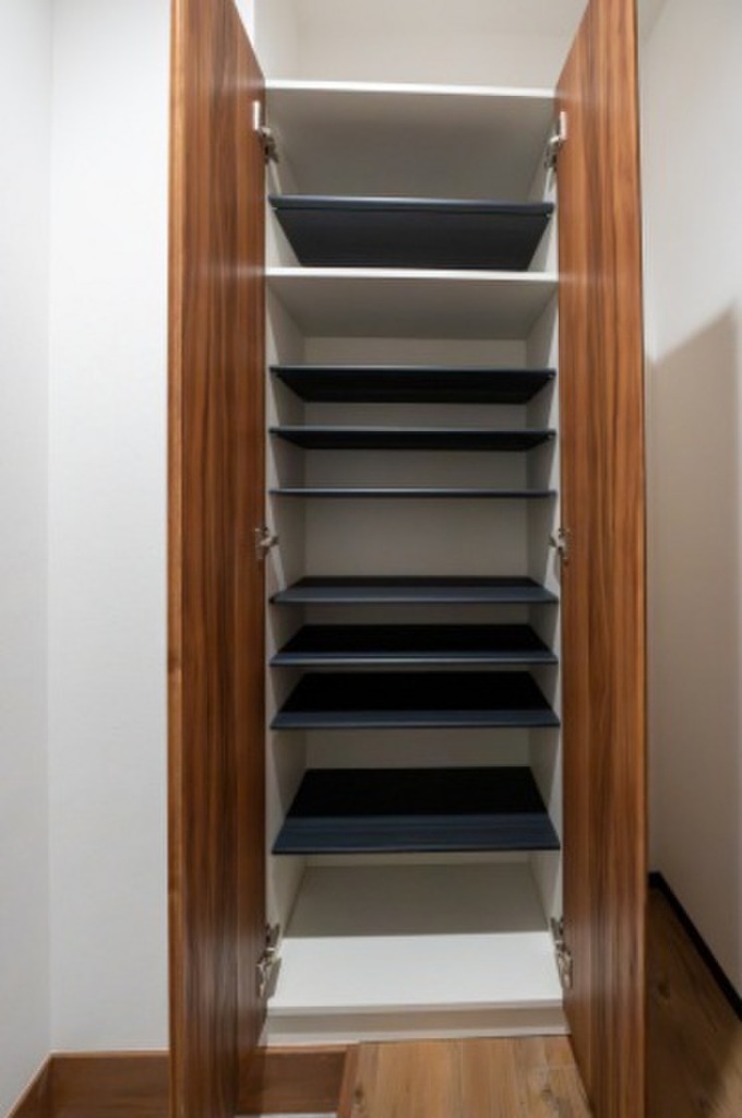 (11/16) 玄関 (11/16) 玄関