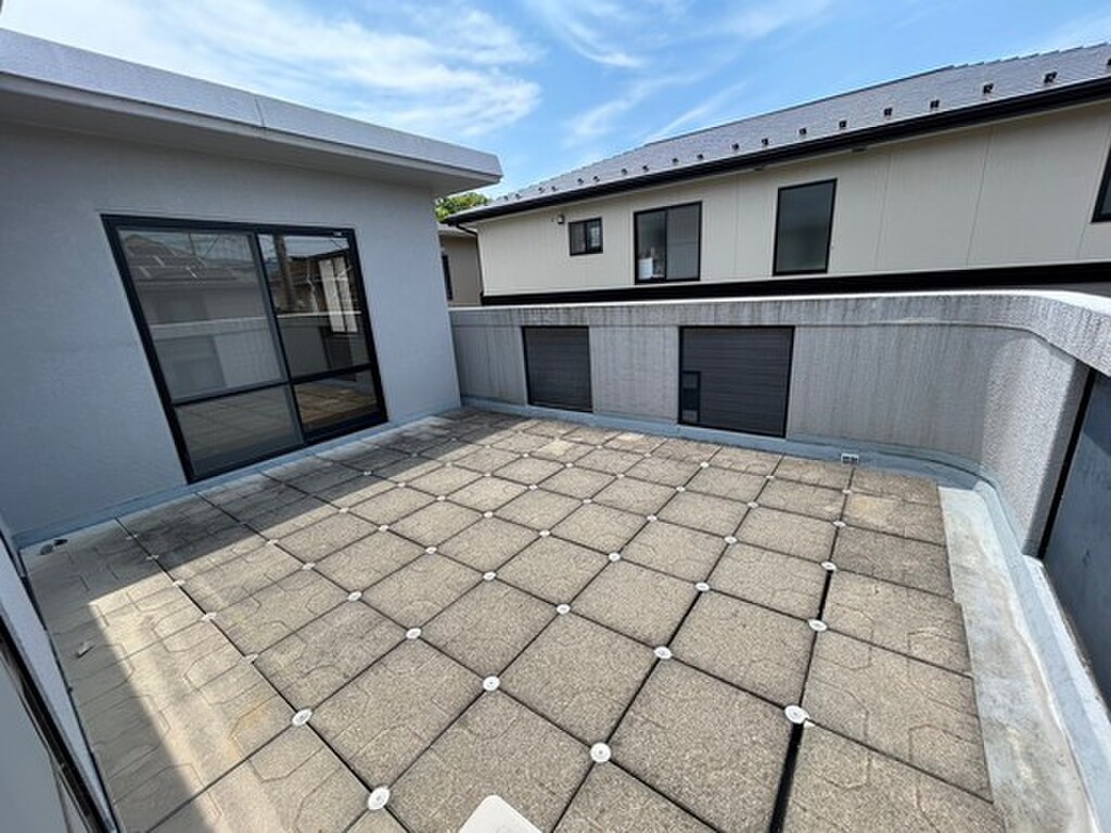 (13/20) バルコニー (13/20) バルコニー