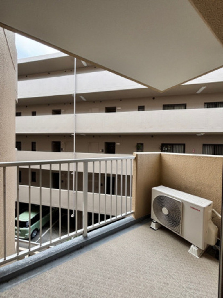 (11/19) バルコニー (11/19) バルコニー