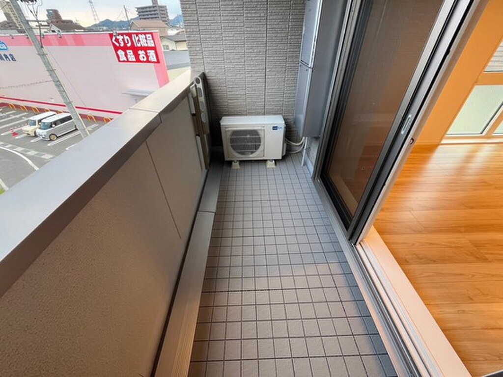 (8/25) バルコニー (8/25) バルコニー