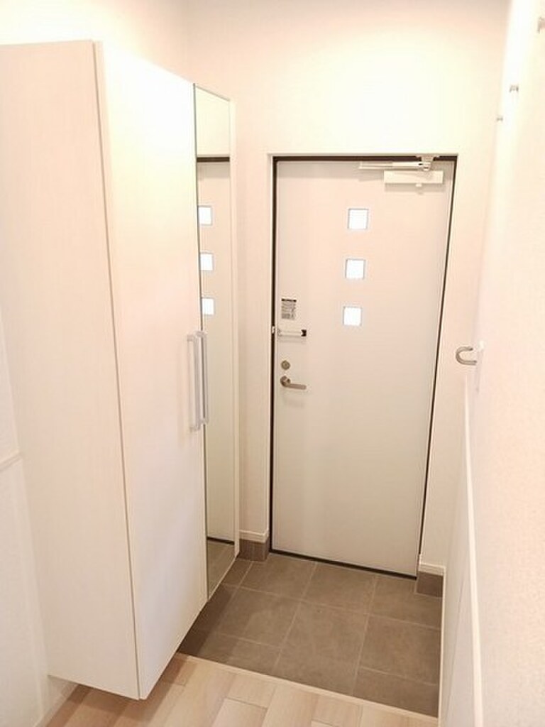 (12/15) 玄関 (12/15) 玄関