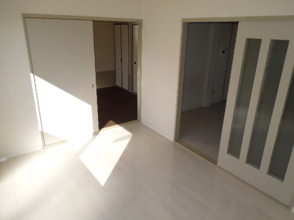 (2/16) 居室・リビング (2/16) 居室・リビング