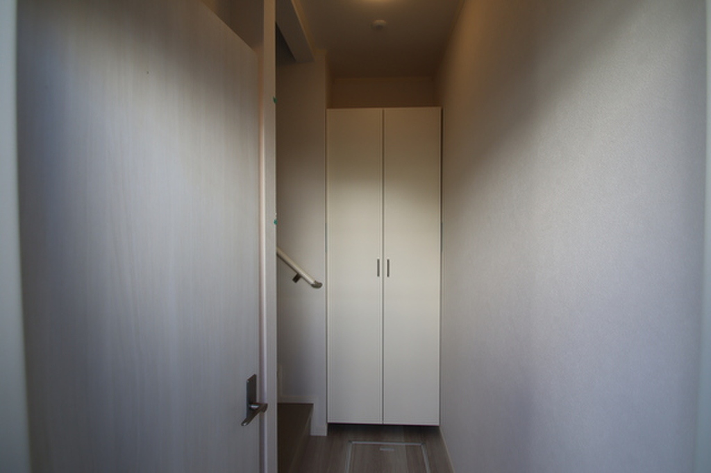 (8/18) 玄関 (8/18) 玄関