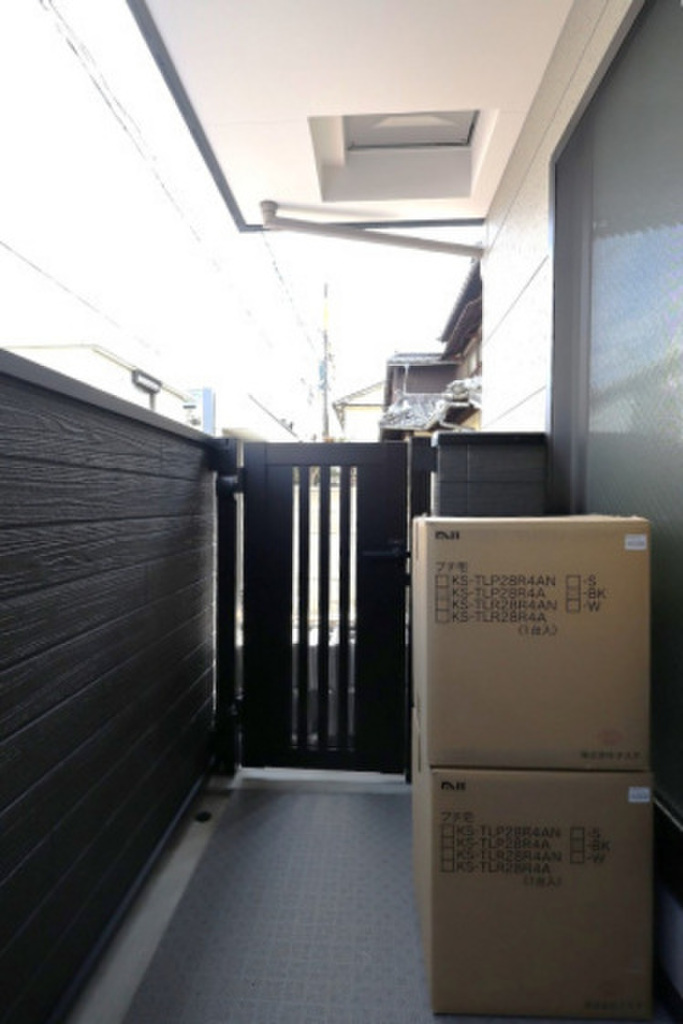 (13/21) バルコニー