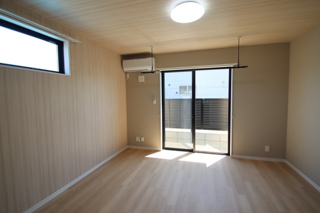 (2/18) 居室・リビング (2/18) 居室・リビング