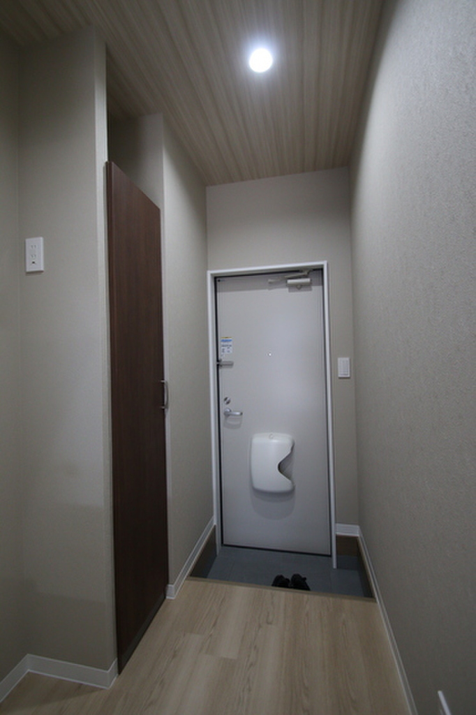 (8/18) 玄関 (8/18) 玄関