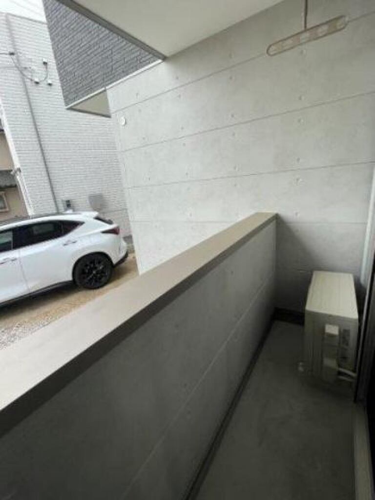 (13/20) バルコニー