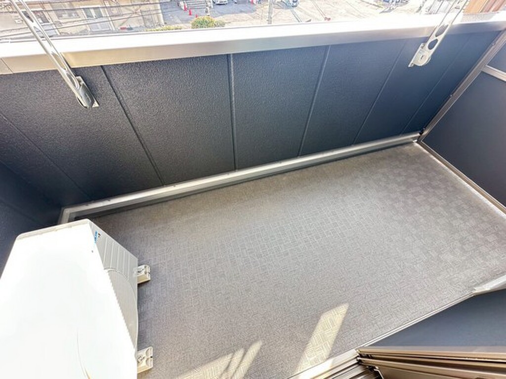 (13/21) バルコニー