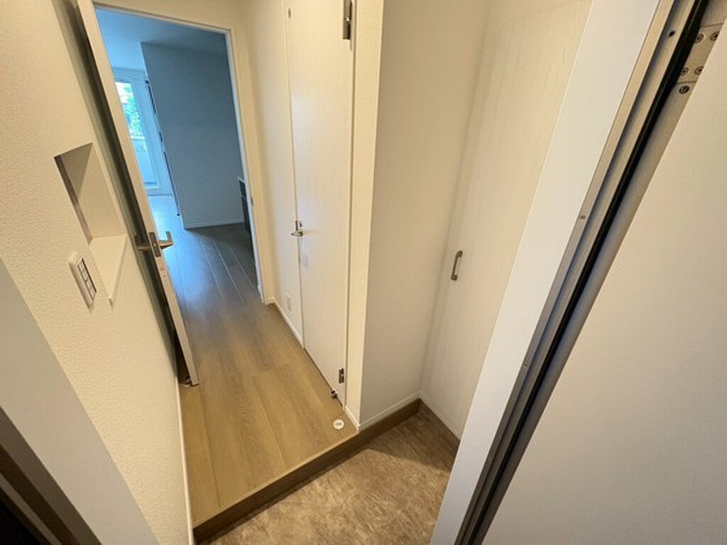 (8/20) 玄関 (8/20) 玄関