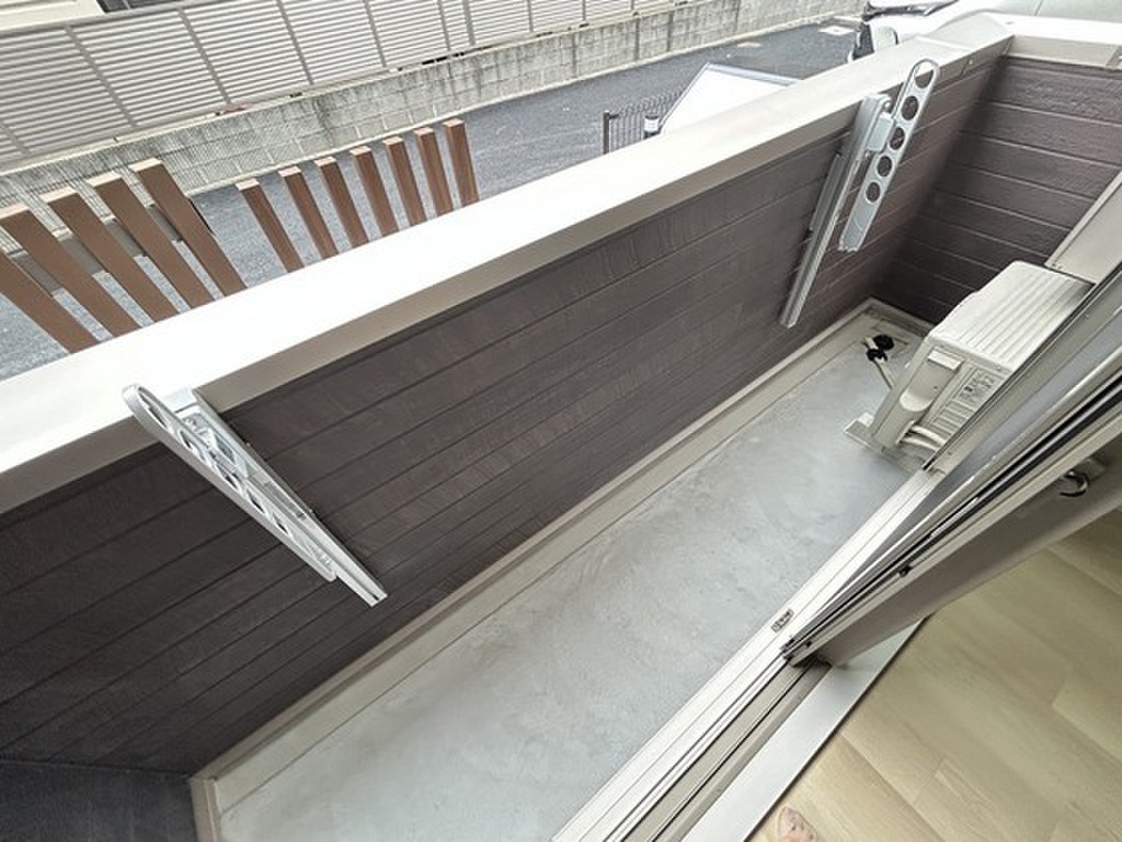 (13/25) バルコニー