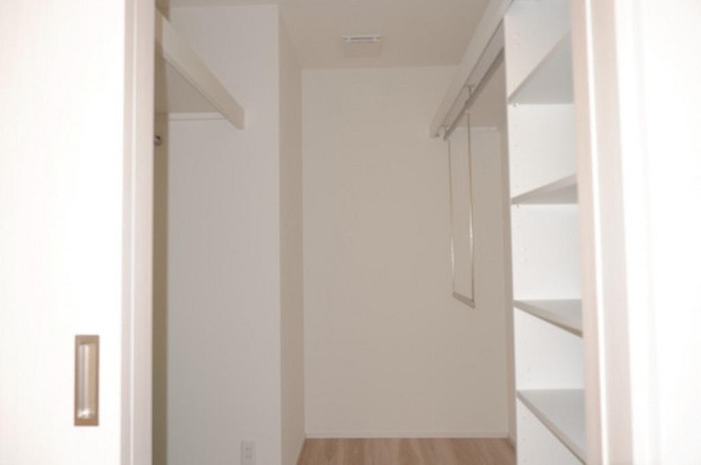 (8/22) ※掲載写真は同マンション別部屋参考写真となります。