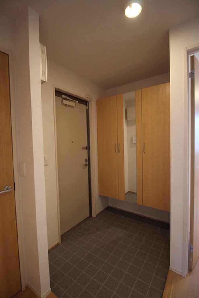 (8/16) 玄関 (8/16) 玄関