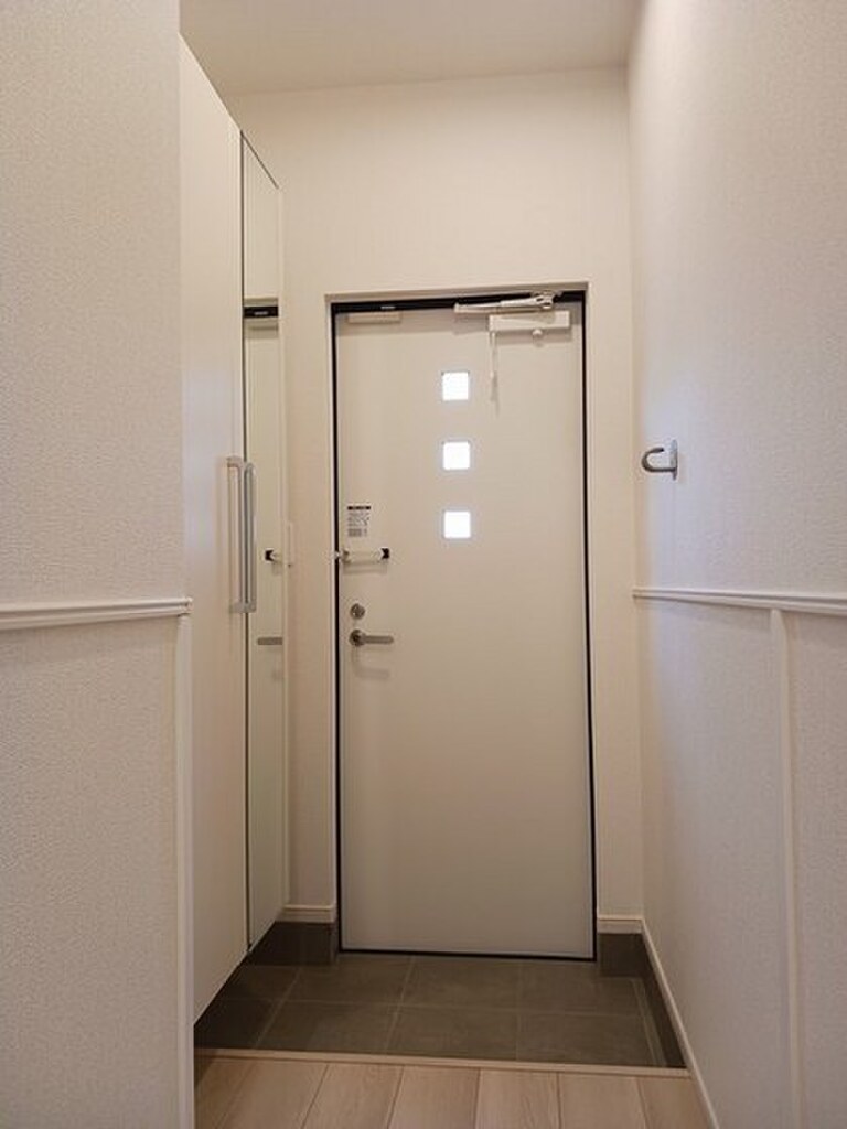 (8/17) 玄関 (8/17) 玄関