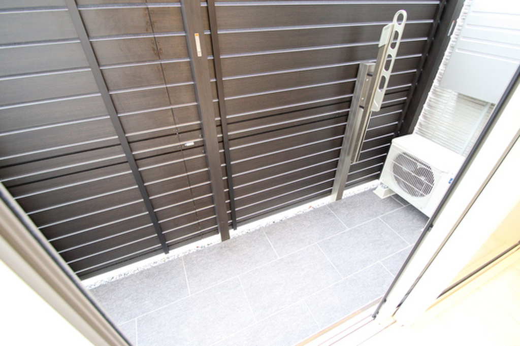 (13/24) バルコニー