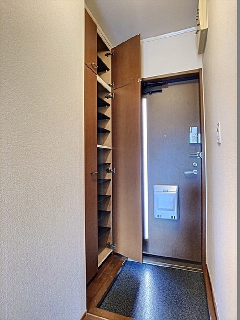 (20/24) 玄関 (20/24) 玄関